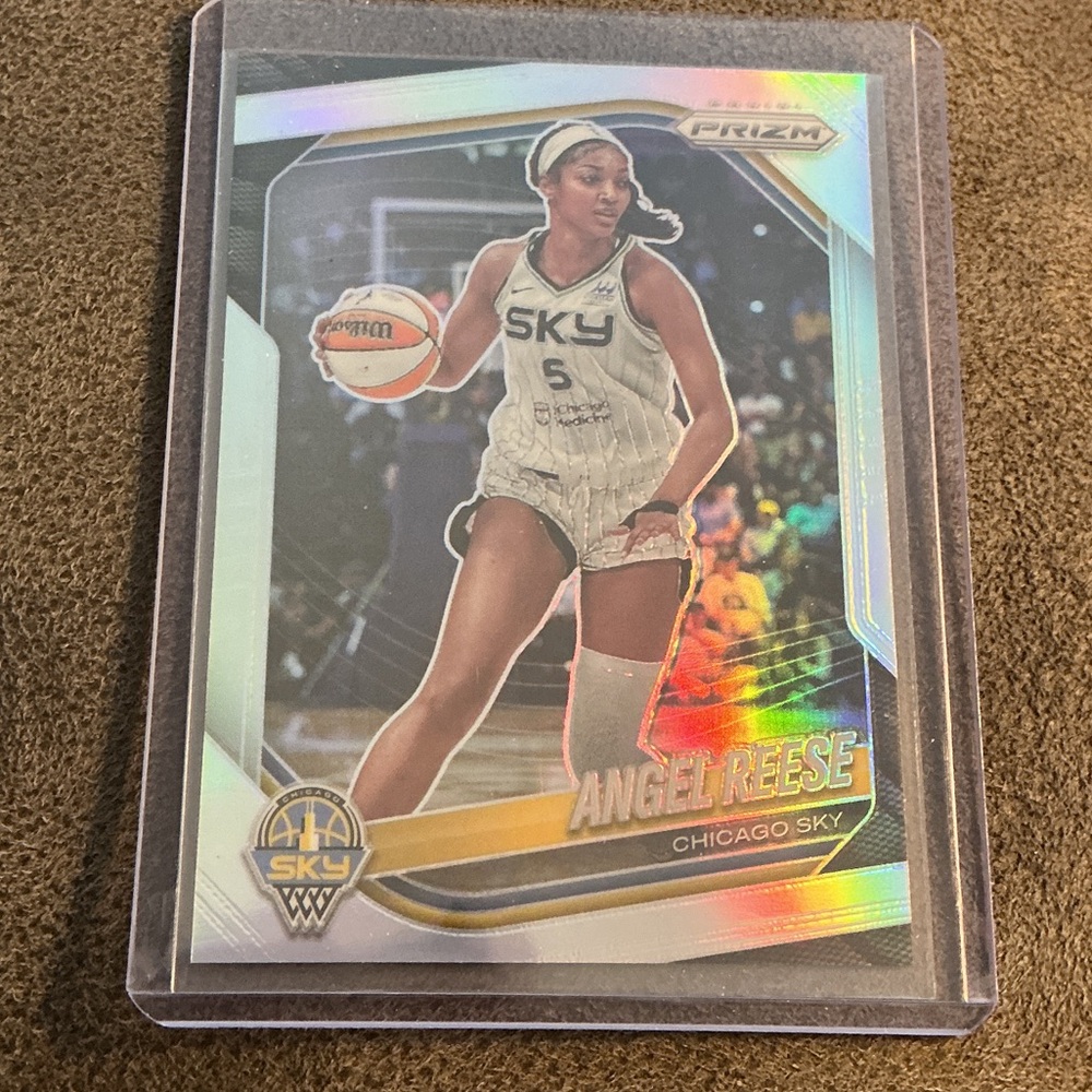 Chicago Sky Angel Reese Basketball Card - Silver prizm, panini 2025